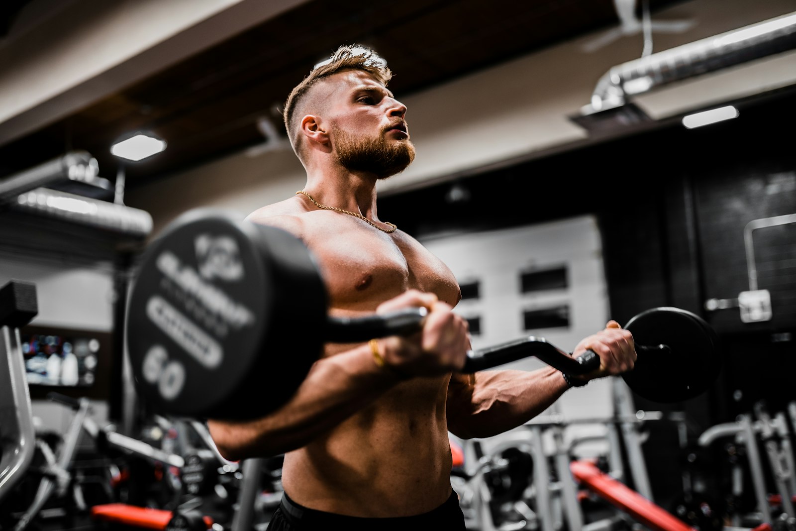 A lean athlete's midsection during a controlled training set
